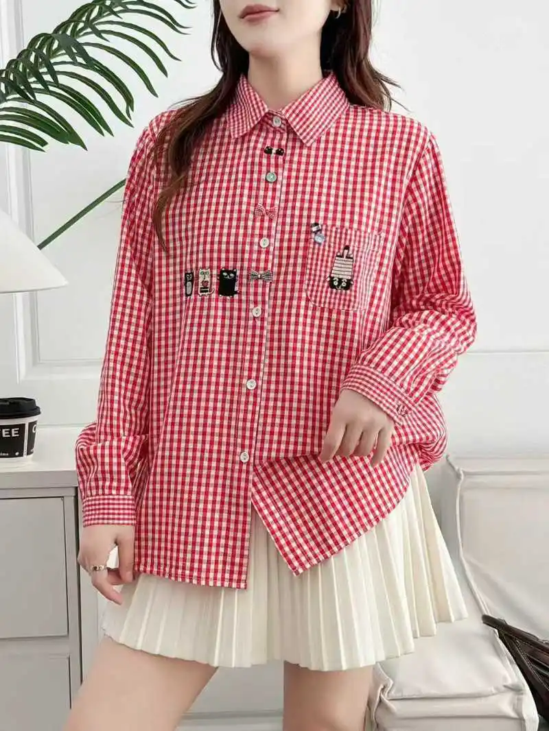 Japanische Mori Mädchen Vintage Plaid Cartoon Katze Stickerei Baumwolle Shirts Frauen Herbst Drehen Unten Kragen Langarm Casual Bluse