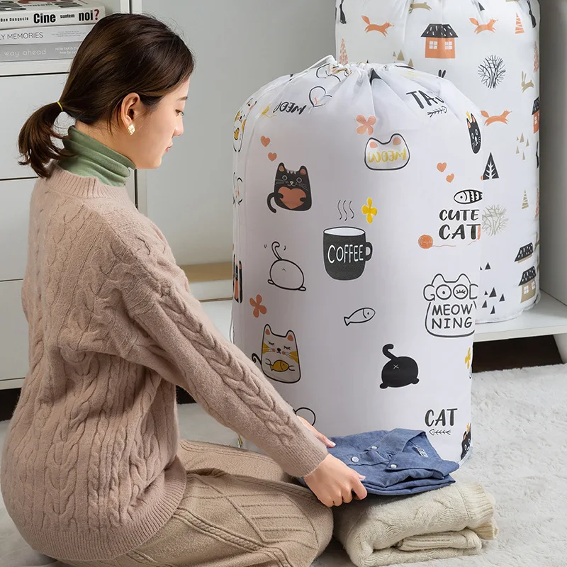 Aufbewahrungstasche mit Cartoon-Muster, großer zylindrischer Staubbeutel, geeignet für saisonale Kleidung, Decken, Bettwäsche, Kleiderschrankaufbewahrung