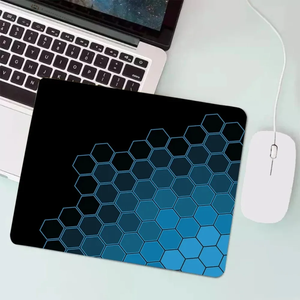 Mouse Pad Hexagonal de Anime, Acessórios para Jogos, Tapete de Mesa para Teclado de Computador, Mousepad Pequeno de Borracha para Laptop