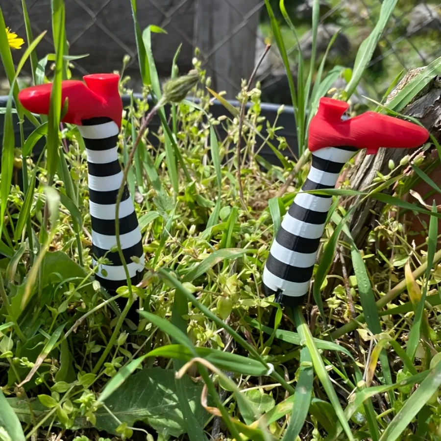 Fashionable and Cool Witch Leg Flowerpot Decoration 3D Printed Black and White Plastic Statue Suitable for Garden Flowerpots