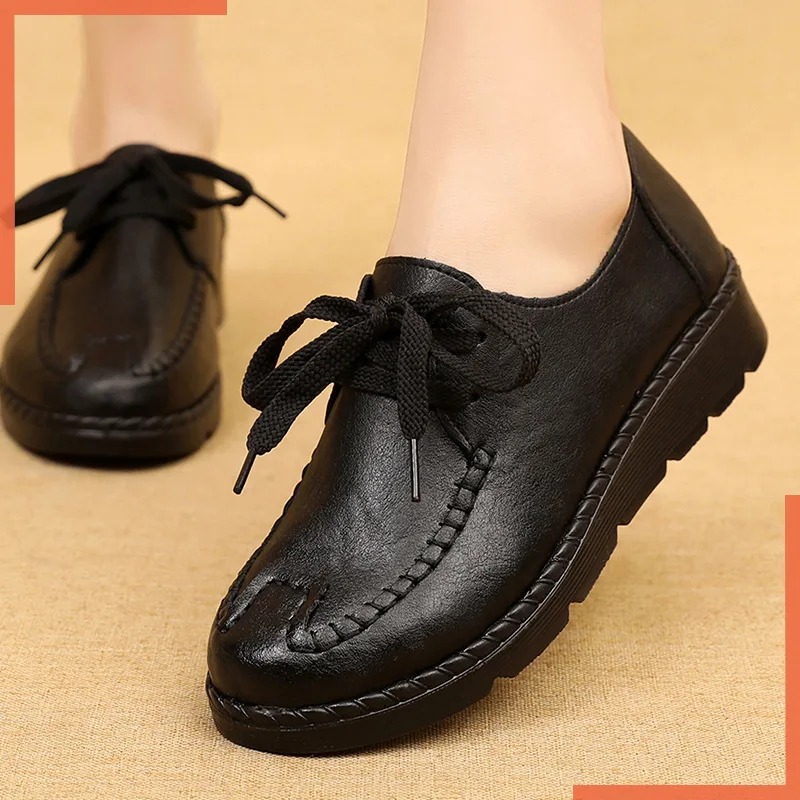 Sepatu kulit wanita, sneaker pantofel Slip on kasual hitam Moccasins nyaman datar