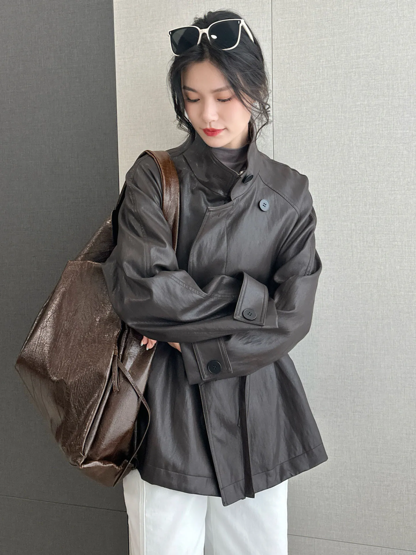 エレ PUレザー ジャケット レディース ベルト付き カジュアル 多用途 プロテインレザーコート 秋 2025 通勤 スタイリッシュ ロング スーツカラー