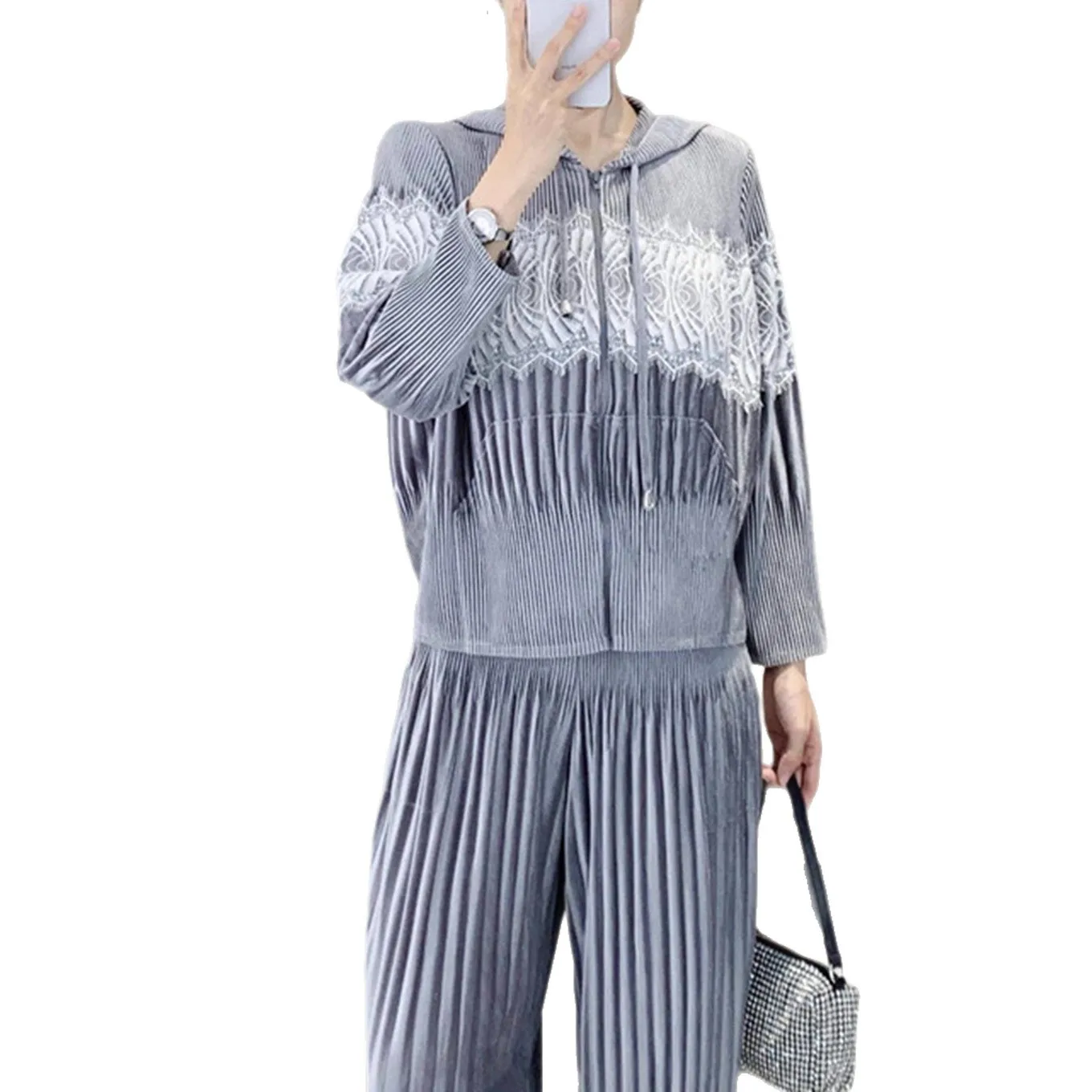 Miyake Fold 2025 New Autumn/Winter Velvet Hoodie Women's Fold Lace Splicing Zipper Top Pleated Fashionable Slim Women's Coat