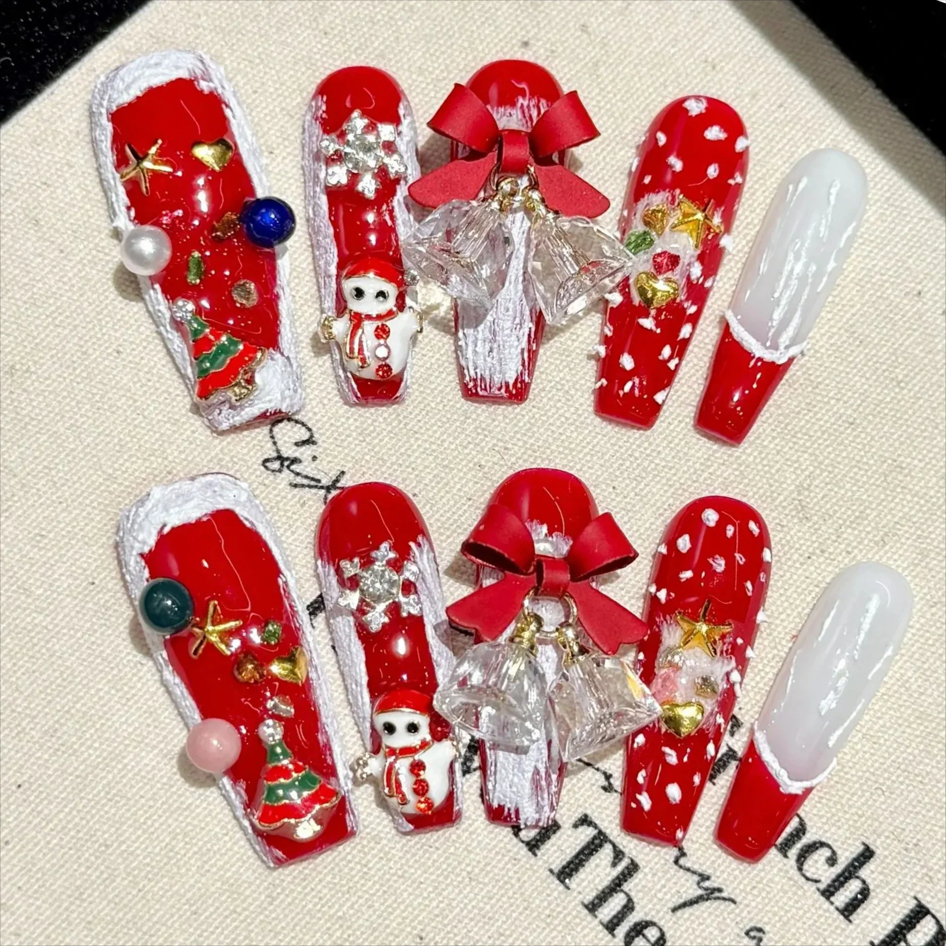 10 Uds. De uñas postizas francesas largas hechas a mano para el día de Navidad, cubierta completa, cadena de perlas, diamantes de imitación de Papá Noel, manicura