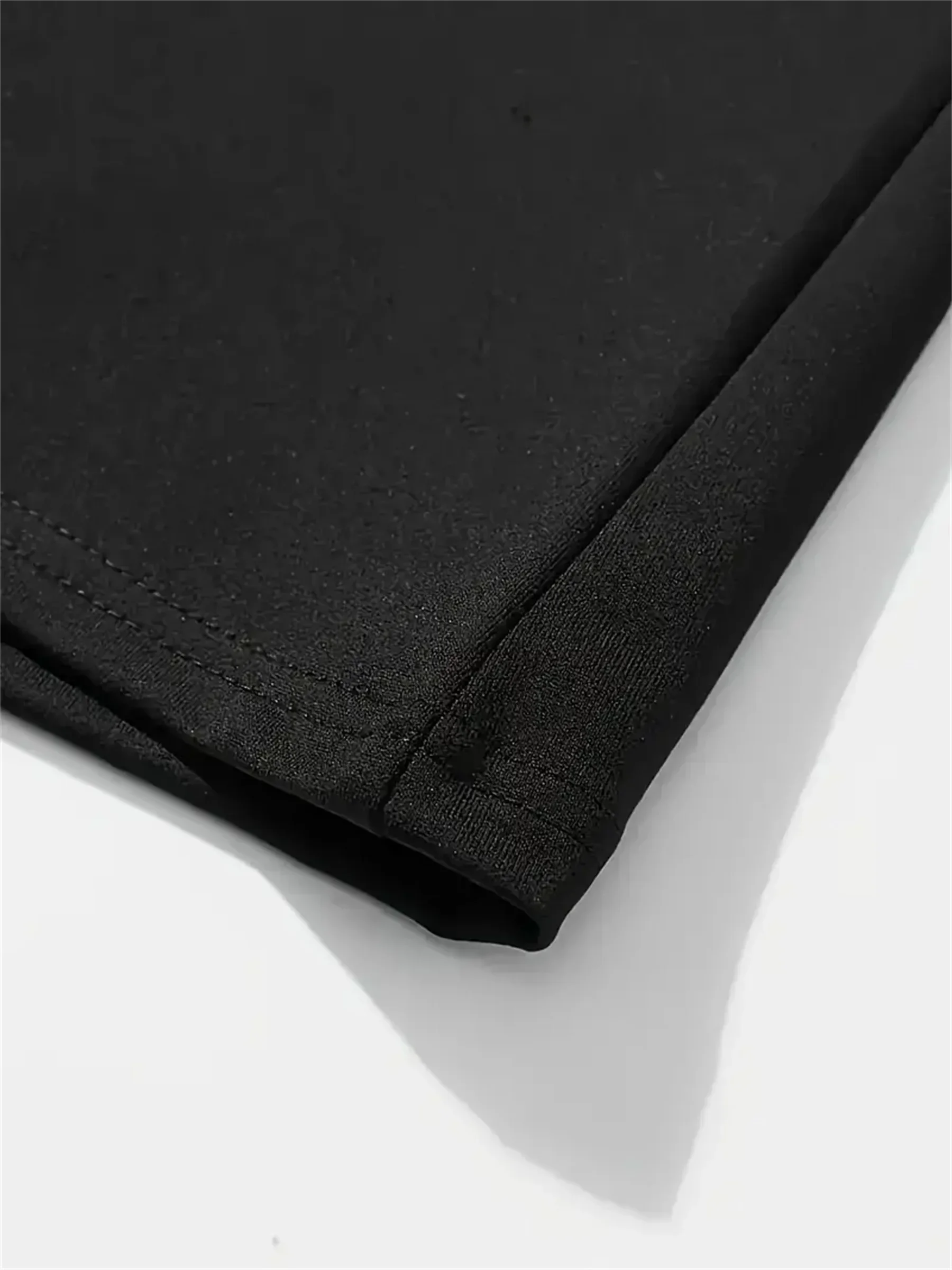 Męska koszulka graficzna Crooks Plus Size z okrągłym dekoltem w stylu vintage, wykonana z dzianiny poliestrowej o lekkim rozciągu