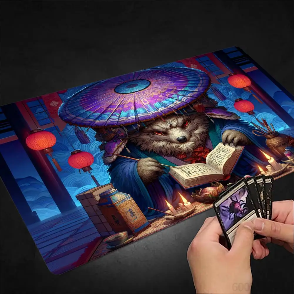 Tapis de jeu Magic The Gathering Fat Raccoon Scholar avec bord cousu, antidérapant et durable, pour jeux de société et TCG
