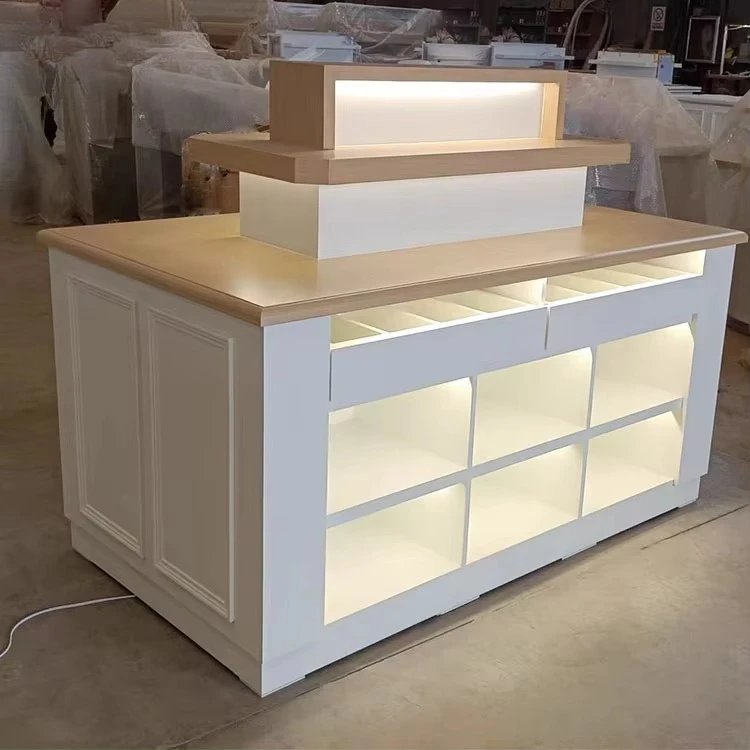 

Modern Eco-Friendly Wooden Display Cabinets Retail Gift Counter for Supermarket Malls Green Display Racks