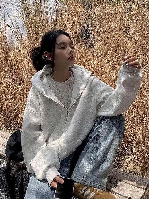 A Light Pink Solid Hooded Sweatshirt for Women in A Loose and Laid-back Style A Thin Zippered Cardigan Top for Spring and Autumn