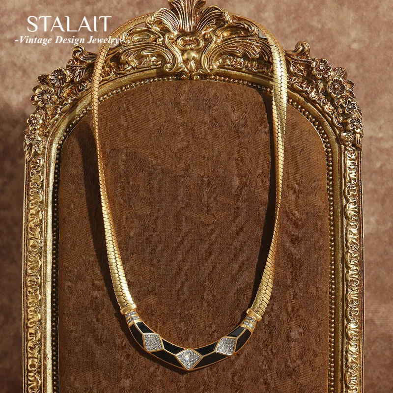 

Vintage Black Enamel Choker Collar Necklace Gold Color Snake Chain Woman Rhinestone Wedding Accessories Luxury Designer 2025