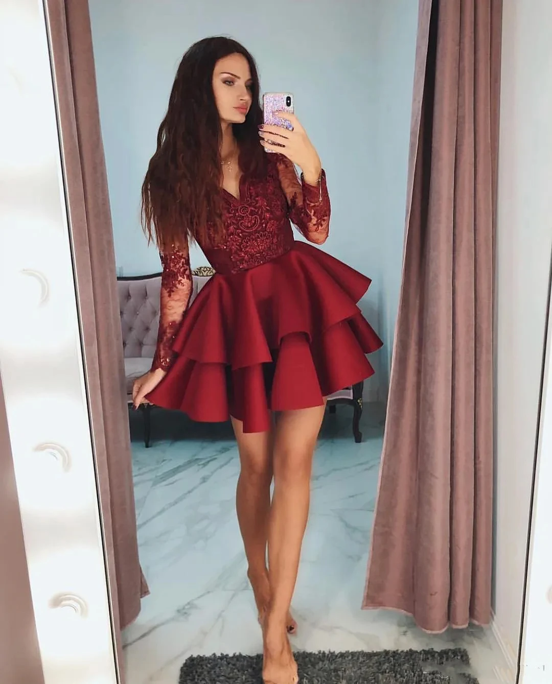 Fashion Celebrity Cocktail Evening Dress Lovely V-Neck Long Sleeve Homecoming Dresses Stylish Tiered Applique Short Prom Dress