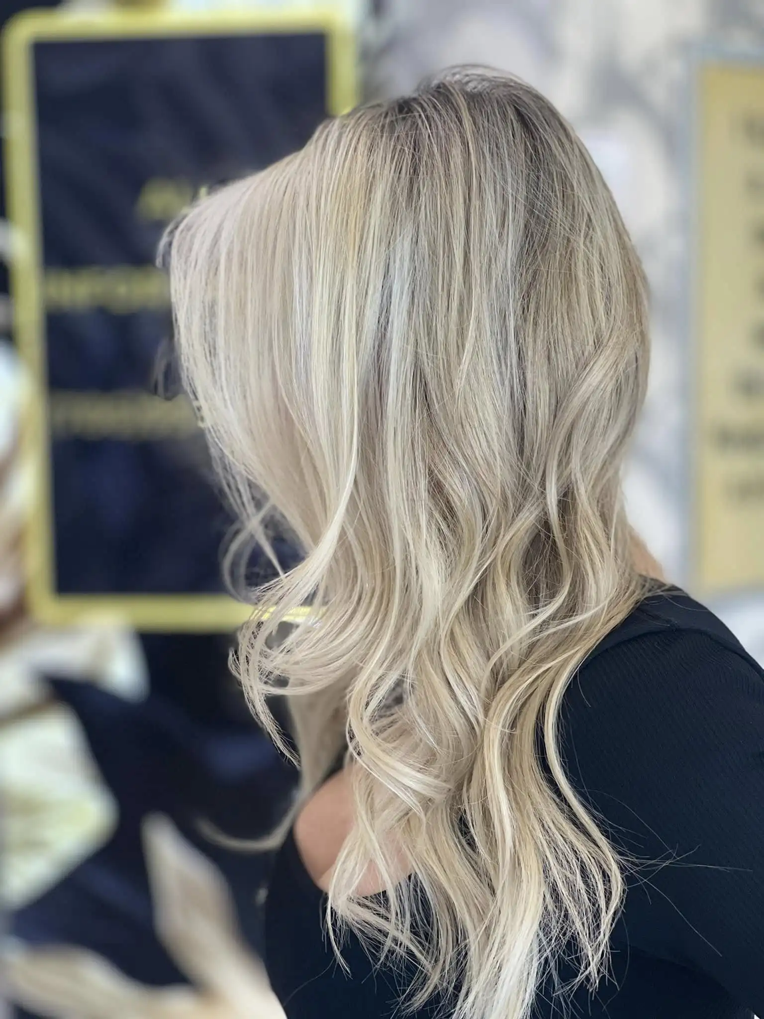 

Ombre Buttercream Blonde Highlights Synthetic Hair Wig for Women wear And Go Lace Frontal Wig Pre-Plucked Loose Wave Style
