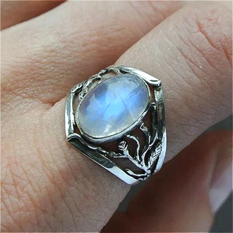 Vintage Exquisiter Synthetischer Mondstein-Ring mit Hohlmuster in Silberoptik für Damen, Eleganter Schmuck für Bankette und Hochzeiten, Accessoire und Geschenk