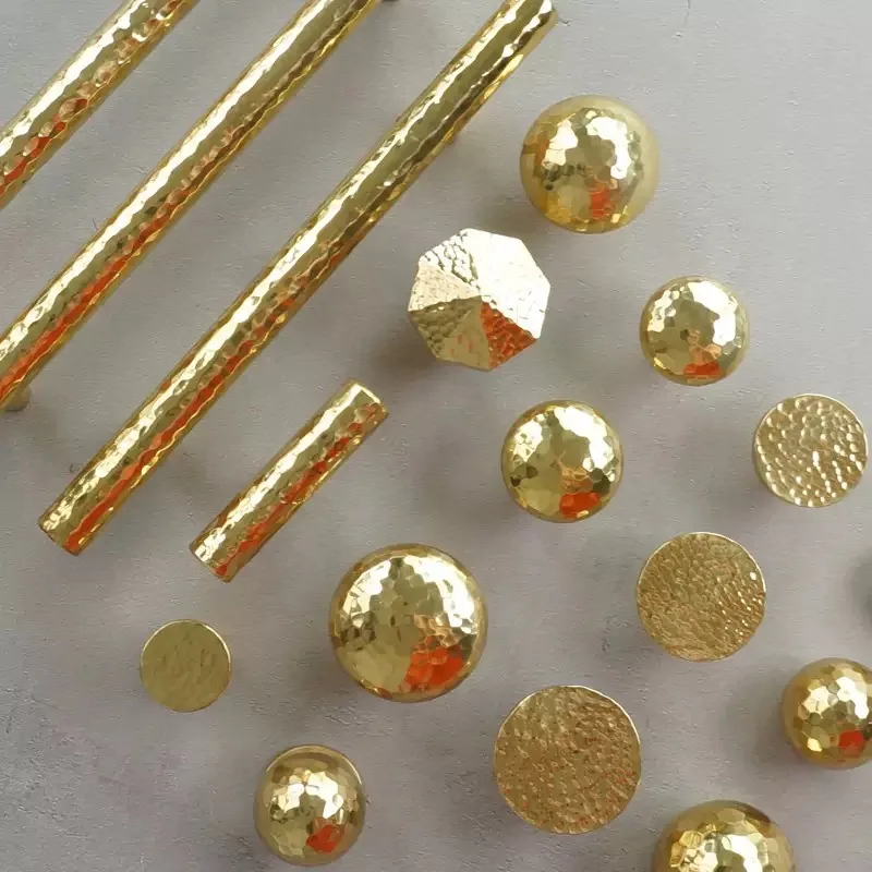 Brass Handmade Hammer Pattern Wardrobe Closet Door Pulls Cupboard Knobs Cabinet Pulls Furniture Handles Kitchen Accessories