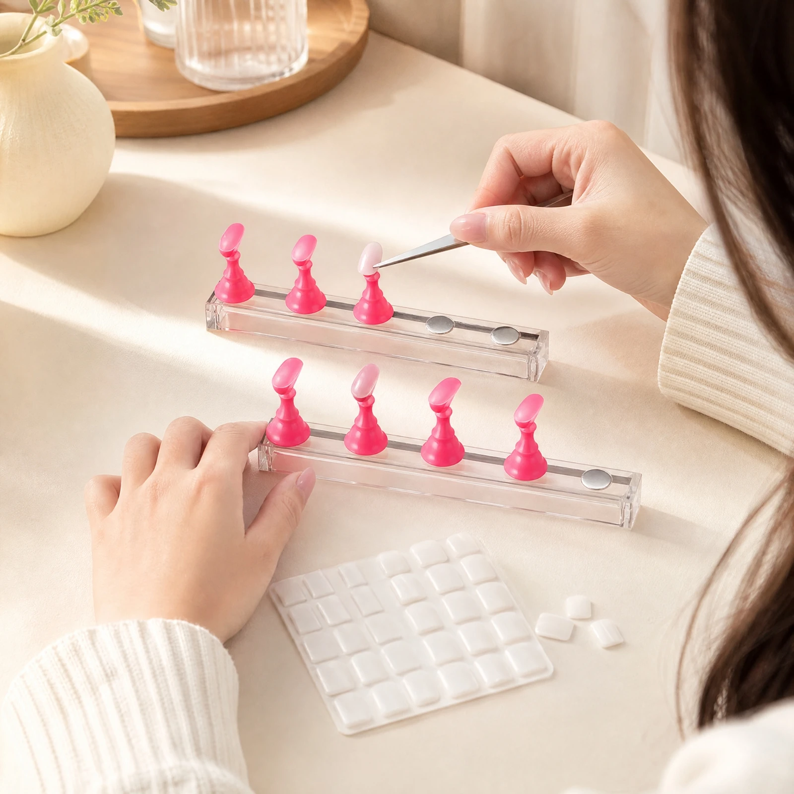 2 Pieces Acrylic Nail Display Stand Portable Nail Practice Stand with Metal Discs Beginner-Friendly Clear