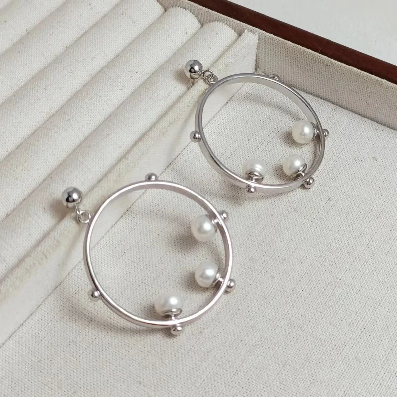 

Natural Pearl Earrings, High-end Sense, Niche Exaggerated Earrings, Light Luxury and High-quality Retro Earrings, Design Sense