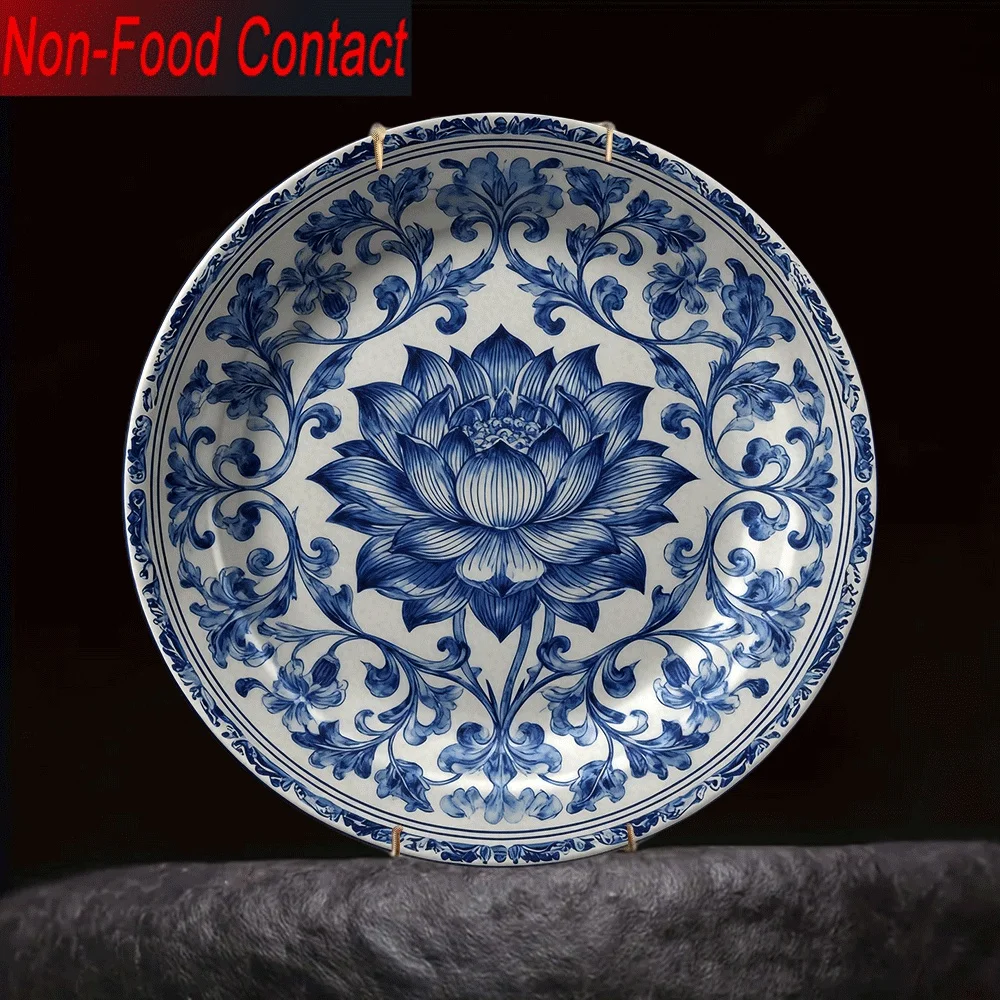 Assiette en céramique peinte à la main avec accents dorés - Assiette décorative ronde bleue et blanche de 8 pouces avec motif de lotus, idéale pour la maison