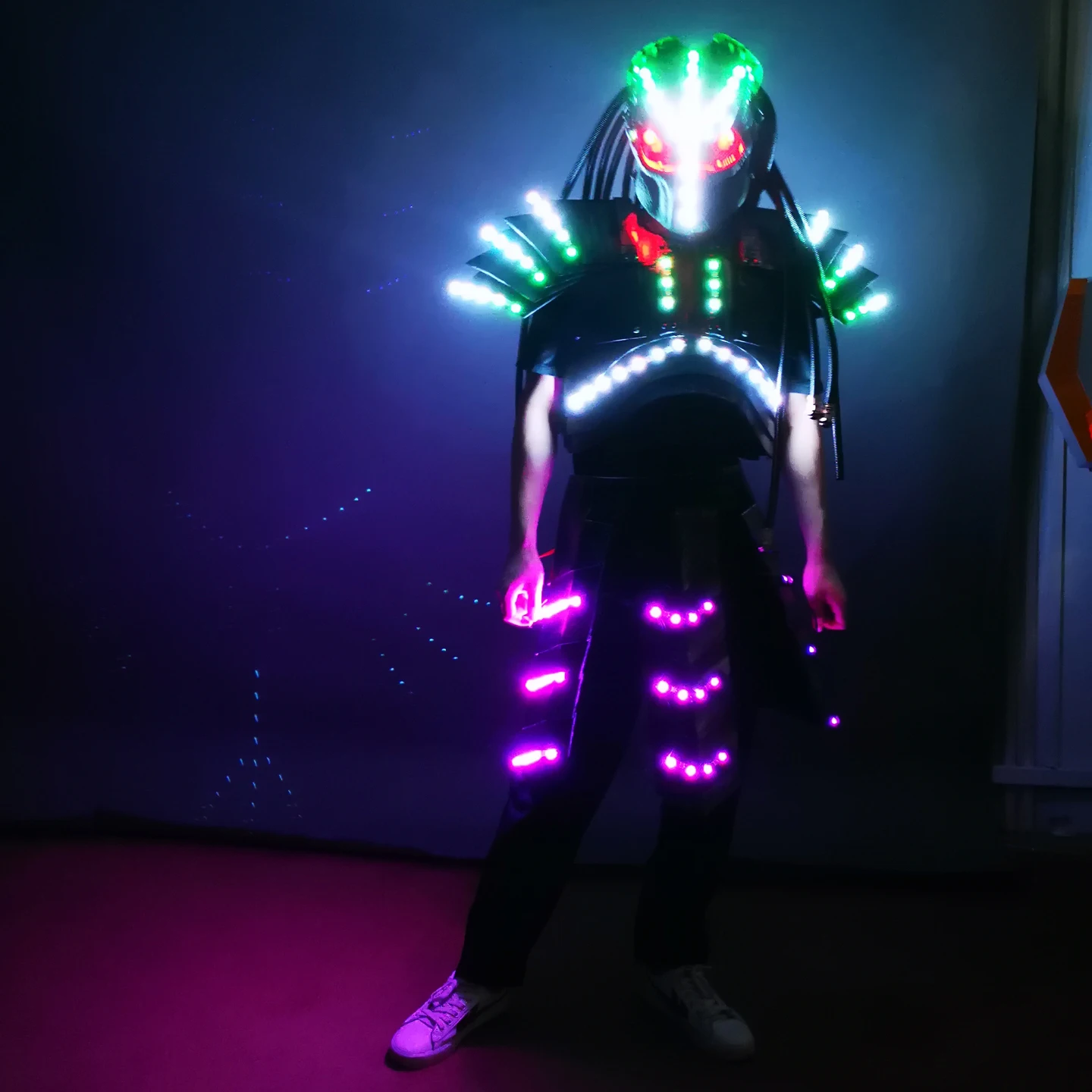 

Светодиодная светящаяся маска скелета с длинными волосами, костюм для выступлений, реквизит для создания атмосферы, одежда для сценических шоу, подходит для молодежи