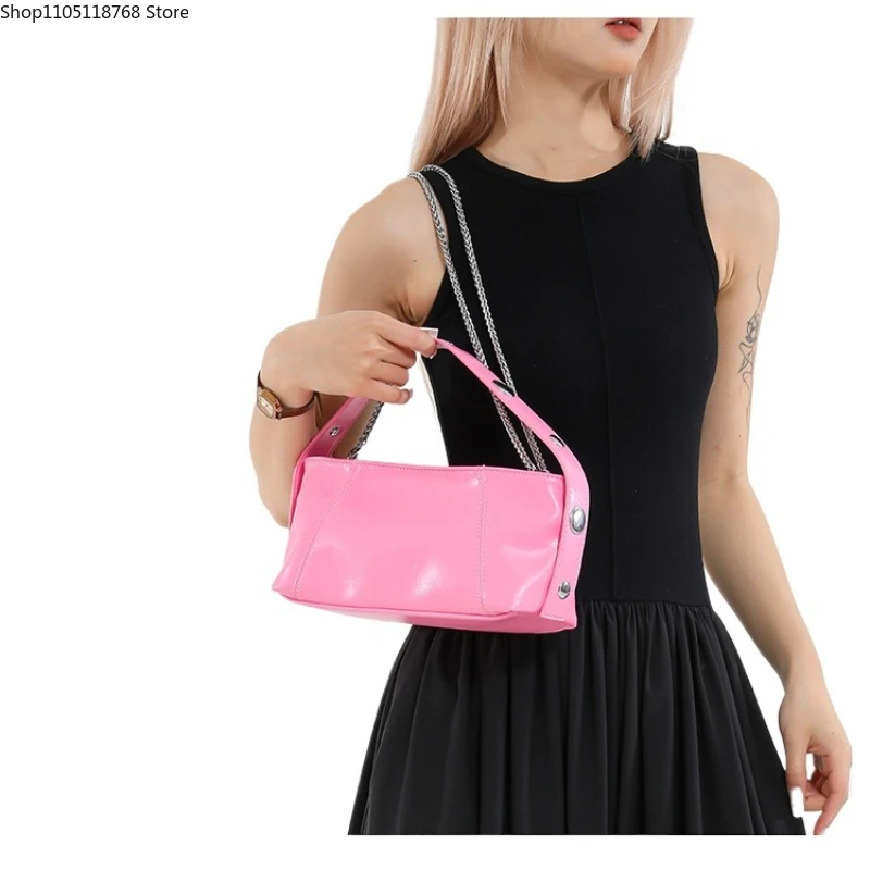 

Популярные глянцевые однотонные квадратные сумки на ремне из искусственной кожи, изысканные цепочки, стильный дизайн, супер крутые сумки через плечо для женщин