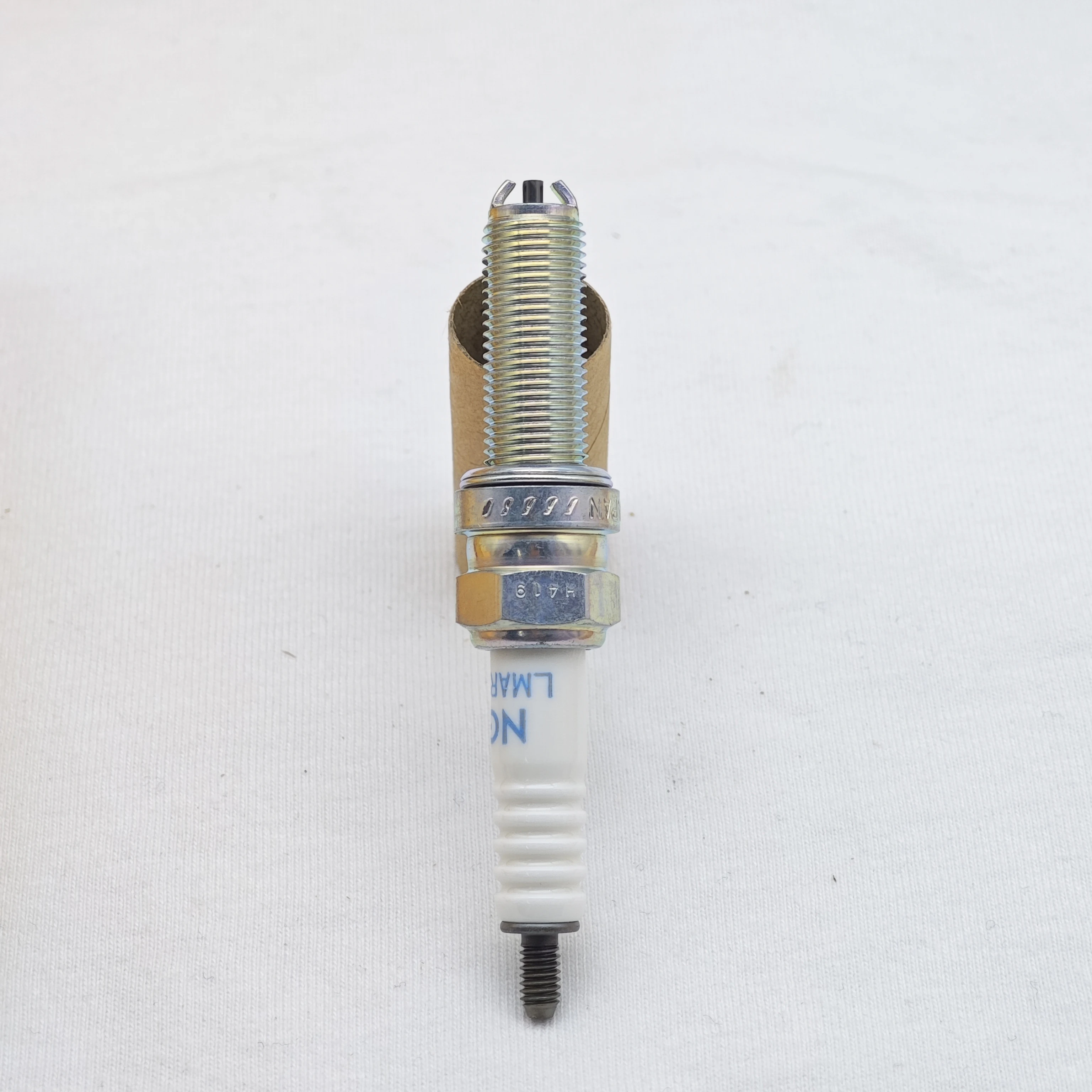 1pcs Original Motorcycle Spark Plug LMAR9E-J 6884 Suitable For YMH R1 MT-10 YZF-R1 (after 2009)