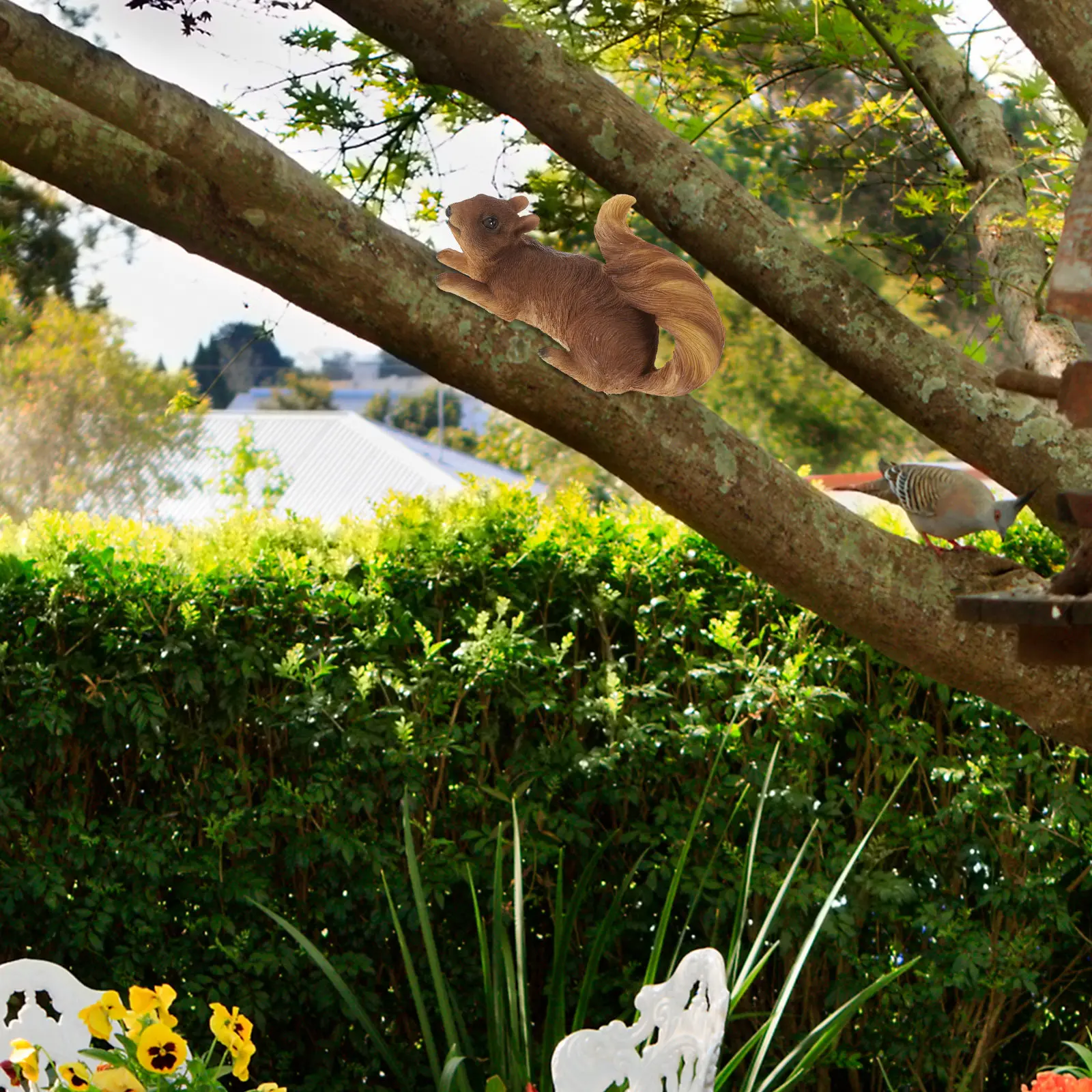 2Pcs Garden Squirrel Ornament Resin Craft Squirrel Hanging Decor Vivid Animal Statue for Landscape Patio Balcony Yard Decor