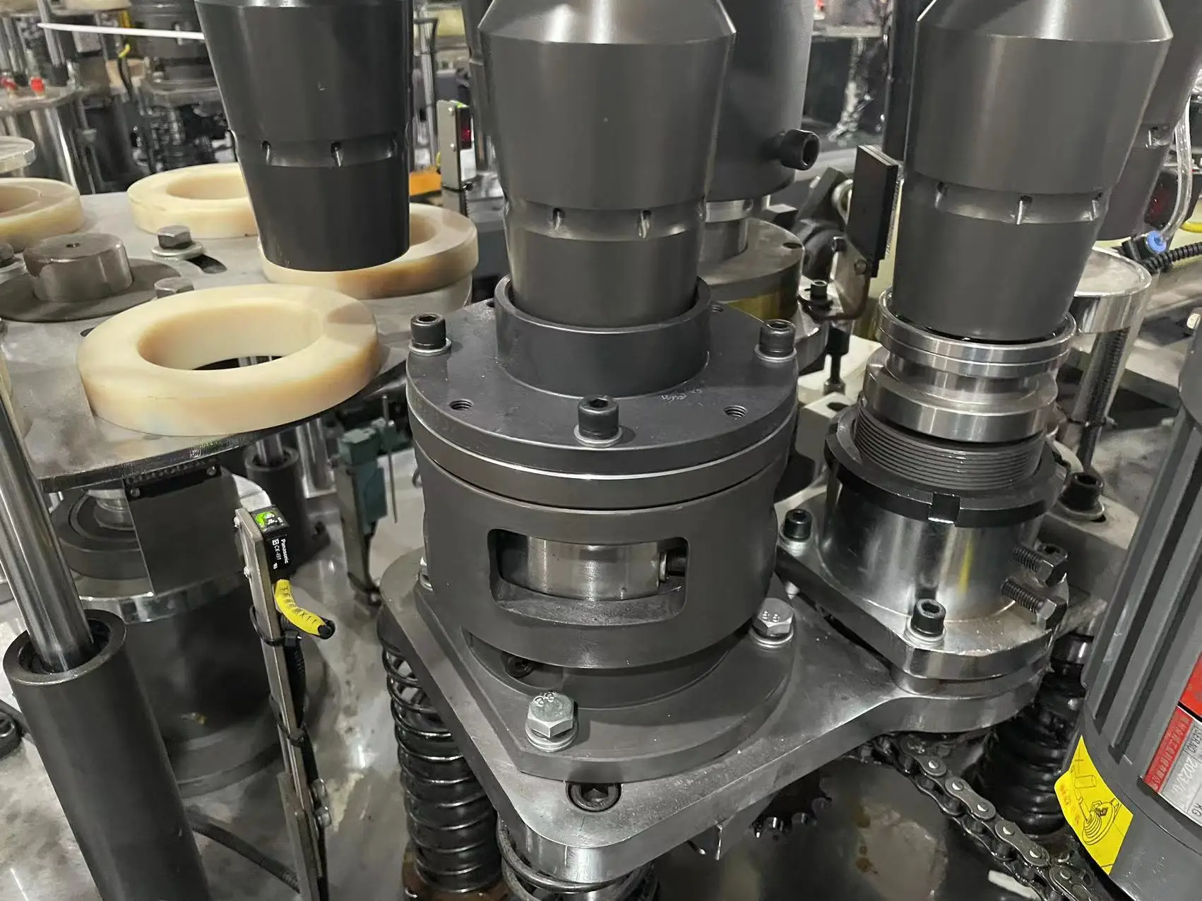 China Manufacturers Disposable Mini Paper Cup Making Machine High Quality Ultrasonic Paper Tea Cup Forming Machine Low Cost