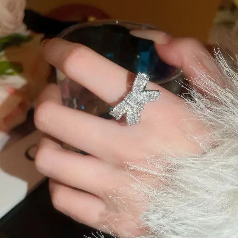 

Французское кольцо с фианитом в форме цветка, легкое и роскошное, для указательного пальца, модное, нишевое, универсальное украшение