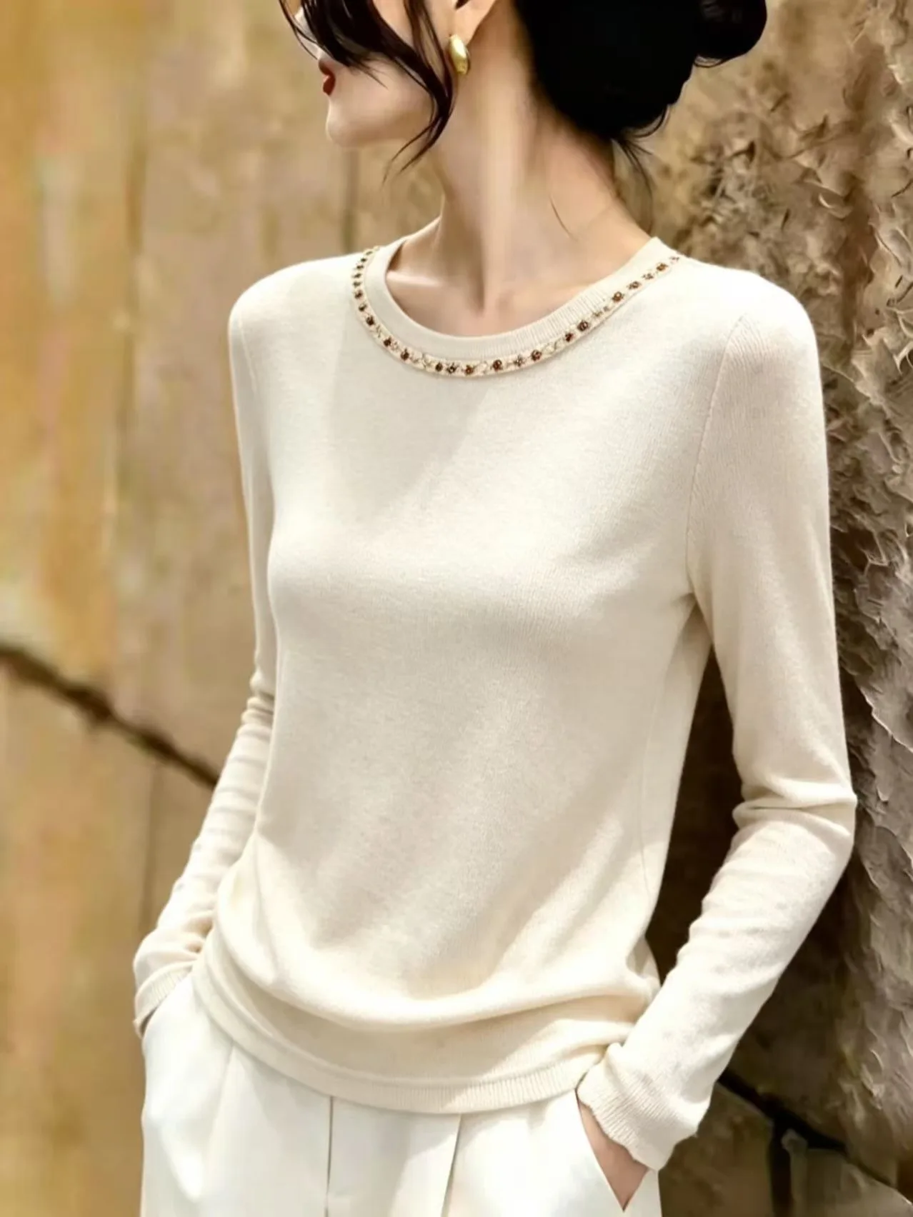 Slim Fit Knitted Base Shirt Women's round Neck Embellished Long Sleeve Commute Top Soft Comfortable Inner Wear Casual Style