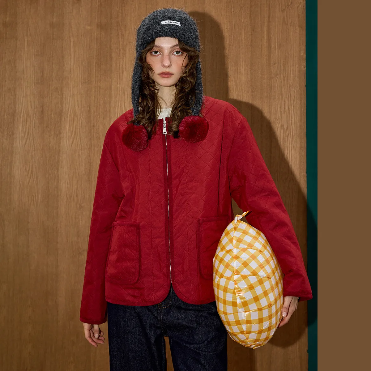 

Зимняя женская стеганая куртка с бриллиантами 2025 года, минималистичное пальто с круглым вырезом, легкая облегающая универсальная многослойная куртка с потертой отделкой