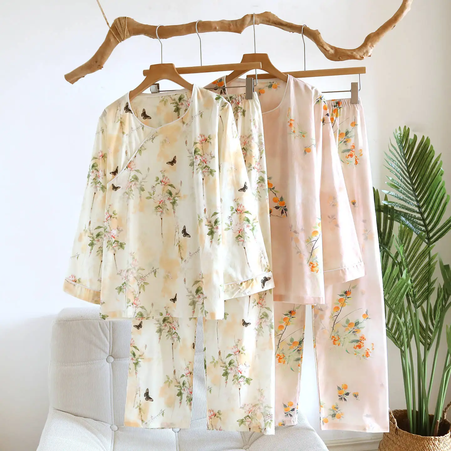 

Round Neck Long Sleeve Long Pants Cotton Viscose Fashion Printed Women's Homewear Ancient Style Bead Button Pyjamas Suit