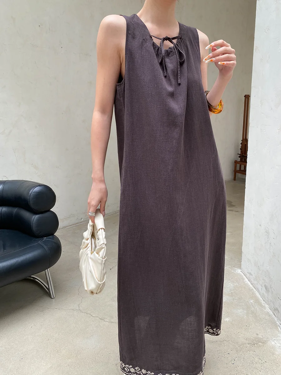Sommerliches Damenkleid, lässig, einfarbig, mit Schnürung, besticktem Saum, ärmellos, im Westen-Stil. – Detail 11