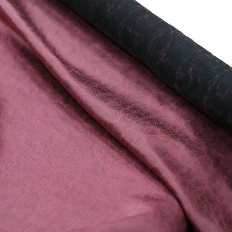 This is a leather-pink xiangyunsha fabric with turtle-patterned pure pigment plain satin and perfect silk cheongsam