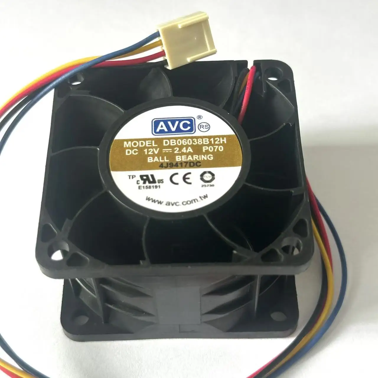 

AVC DB06038B12H P070 DC 12V 2.40A 60x60x38mm Server Cooling Fan