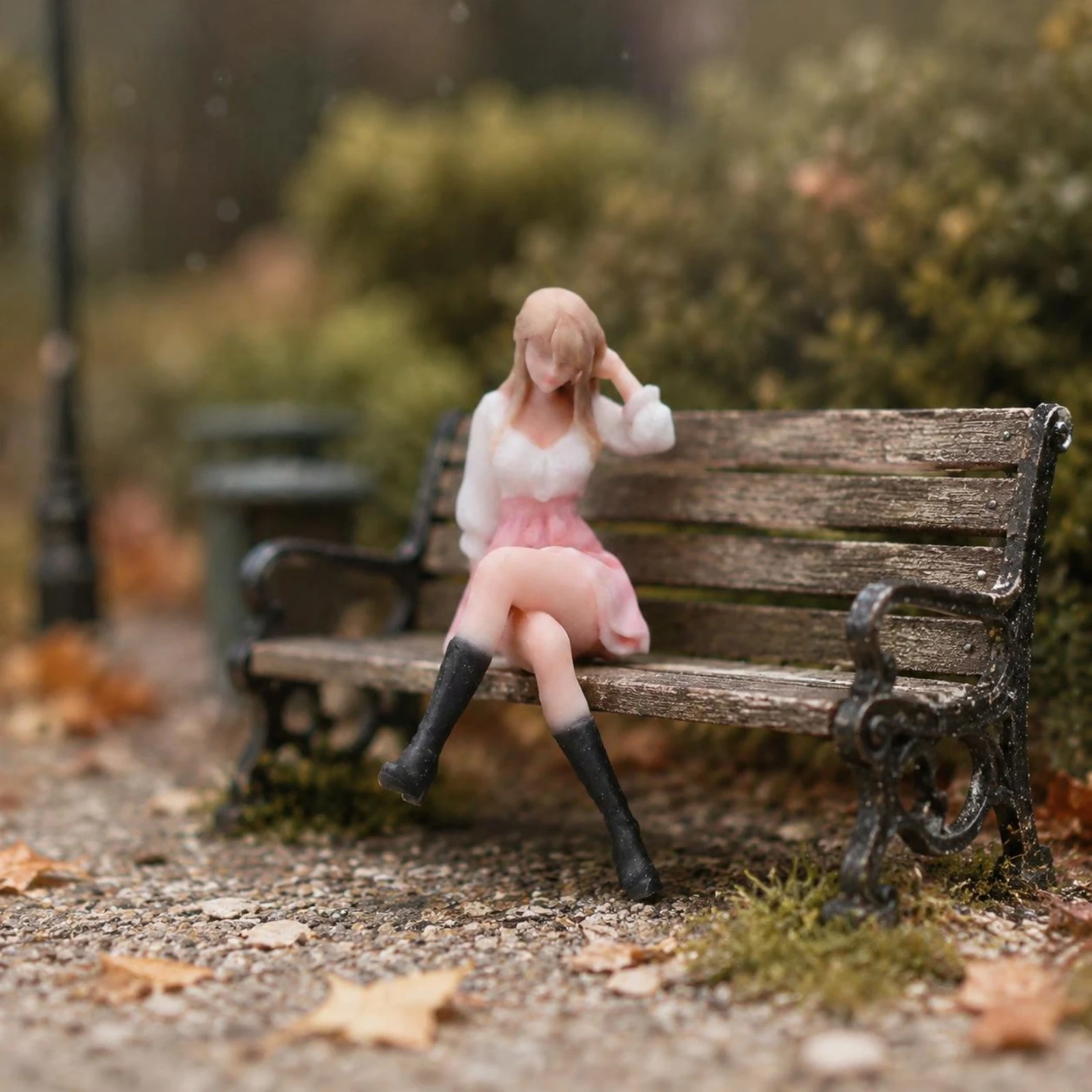 1/64 Scale Figurine Compact Size 1:64 Scale Female Figure Miniature Girl Statue Realistic Details Hand-Painted Resin Mini Figure