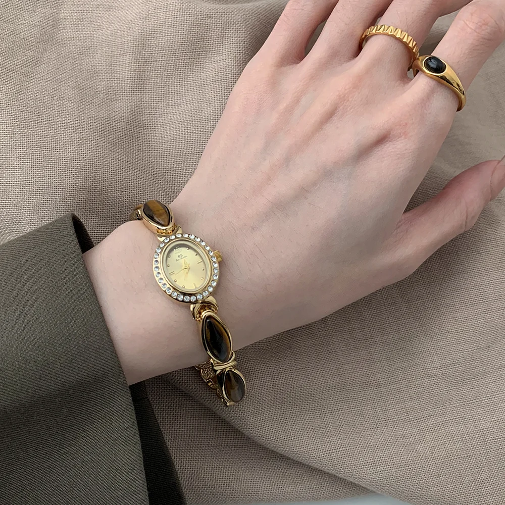 Vintage Light Luxury Women's Watches Senior Sense Of Gem Diamonds Small Dial Waterproof Fashion Temperament Women's Quartz Watch