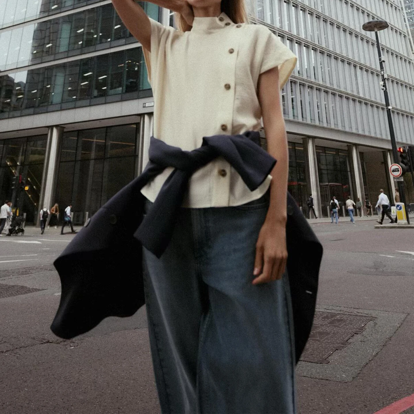 패셔너블한 배색 버튼 여성용 슬레 가을 2025 캐주얼 루즈핏 오트 스탠드 칼라 레귤러 길이