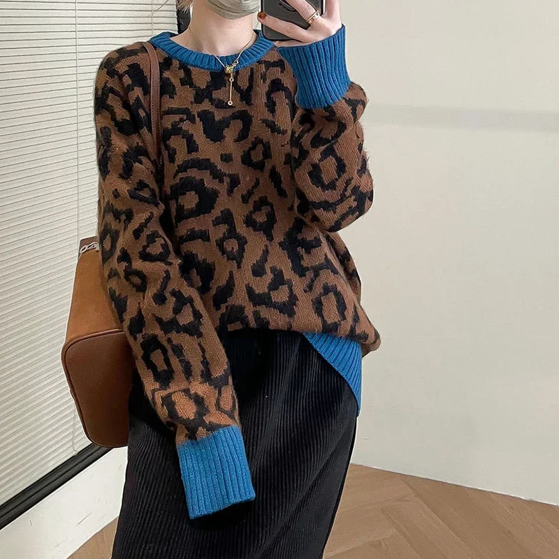 New autumn and winter sweater for women with thick and warm leopard print design, niche and loose fit, knitted sweater top
