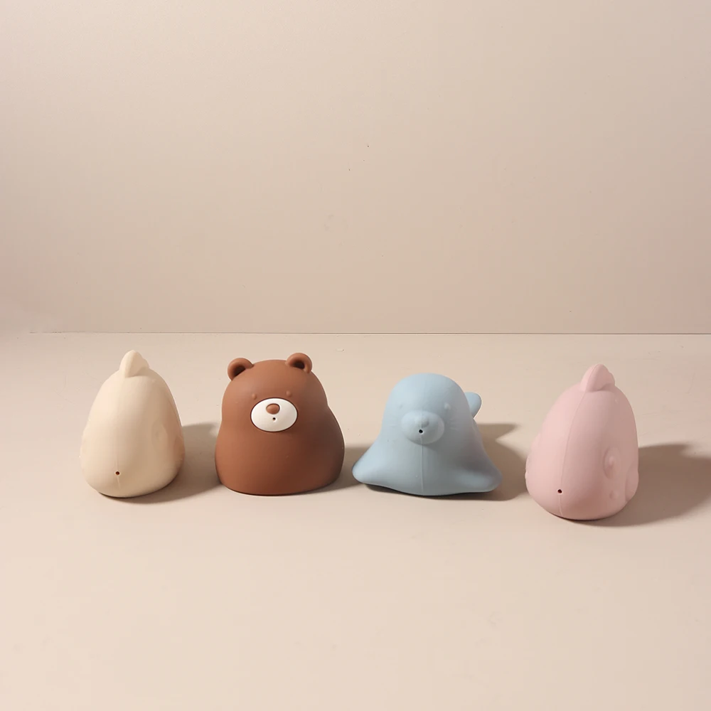 귀여운 실리콘 삐걱거리는 곰 목욕 장난감 - 아기 유아 목욕 시간 재미를 위한 안전한 플로팅 물 장난감, BPA 무료