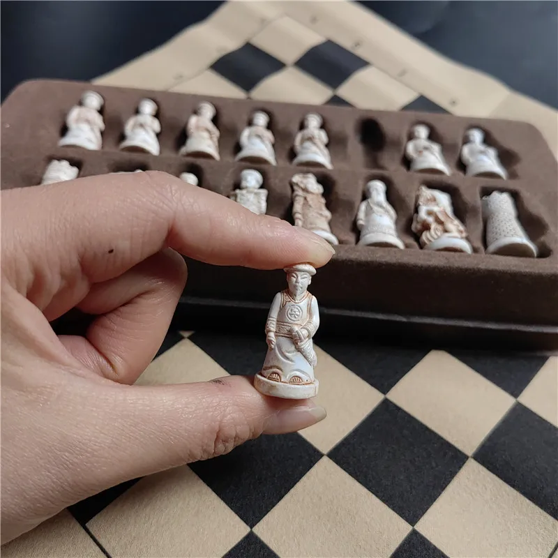 Imitation ancient chess trumpet resin chess pieces leather chessboard 28*28cm(11inch) Qing Bing chess figure modeling puzzle