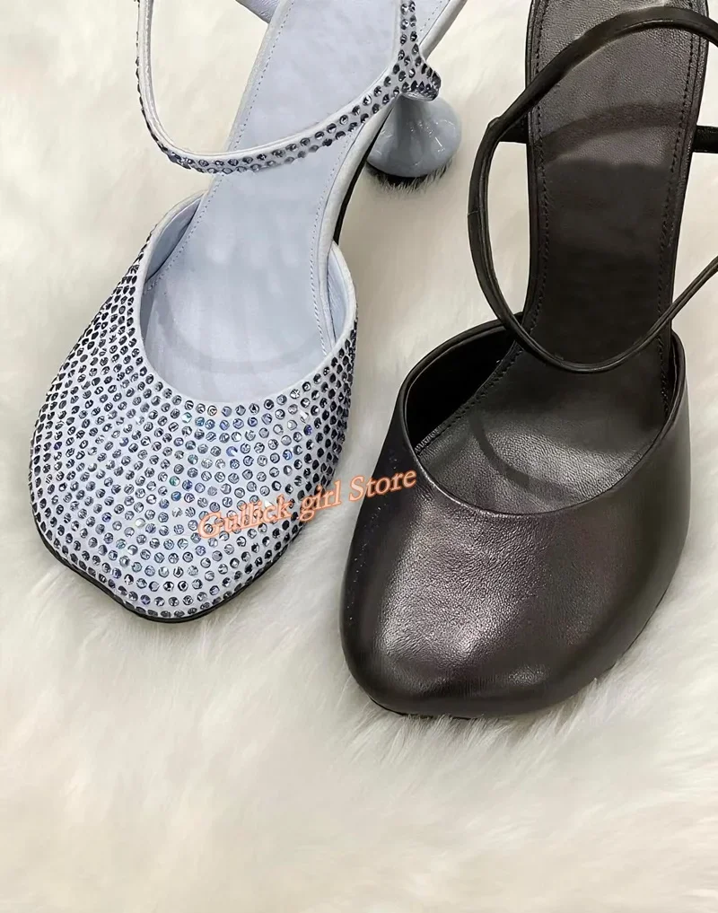 كريستال الأزرق ساحة تو مضخات الكاحل مشبك حزام خنجر رقيقة عالية الكعب المدرج 2025 الصيف الربيع النساء فستان أحذية اليدوية