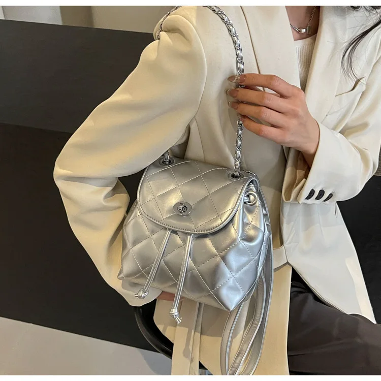 

New Fashion Silver High-end Design Niche Chain Bag Women's White Backpack