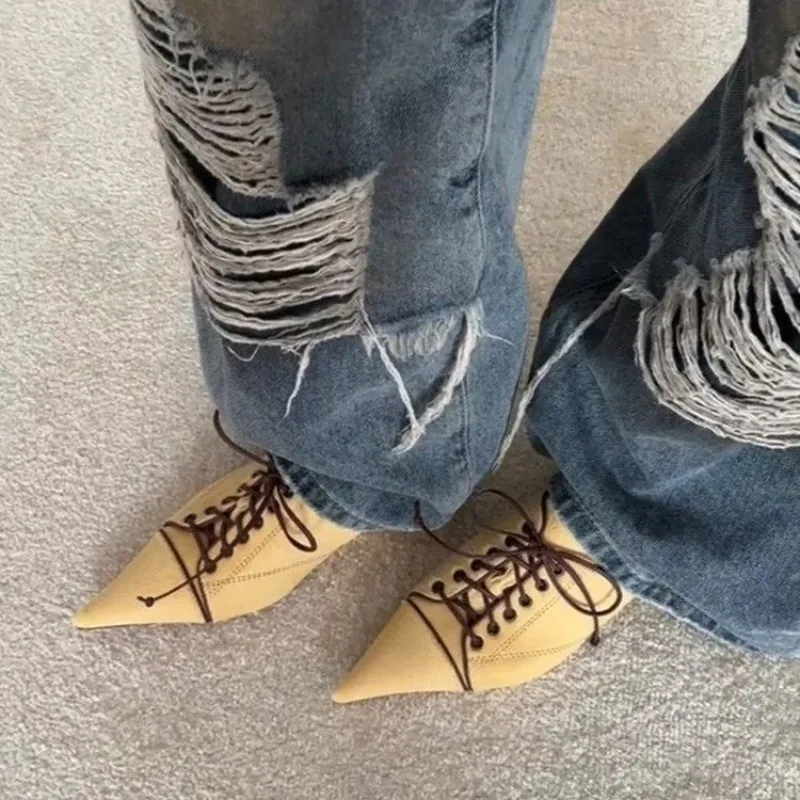 Farbblock-Spitzschuh mit Schnürung für Damen, Frühjahr 2026 Neuheit, Keilabsatz-Baotou-Slipper für draußen, tief ausgeschnittene Einzelschuhe