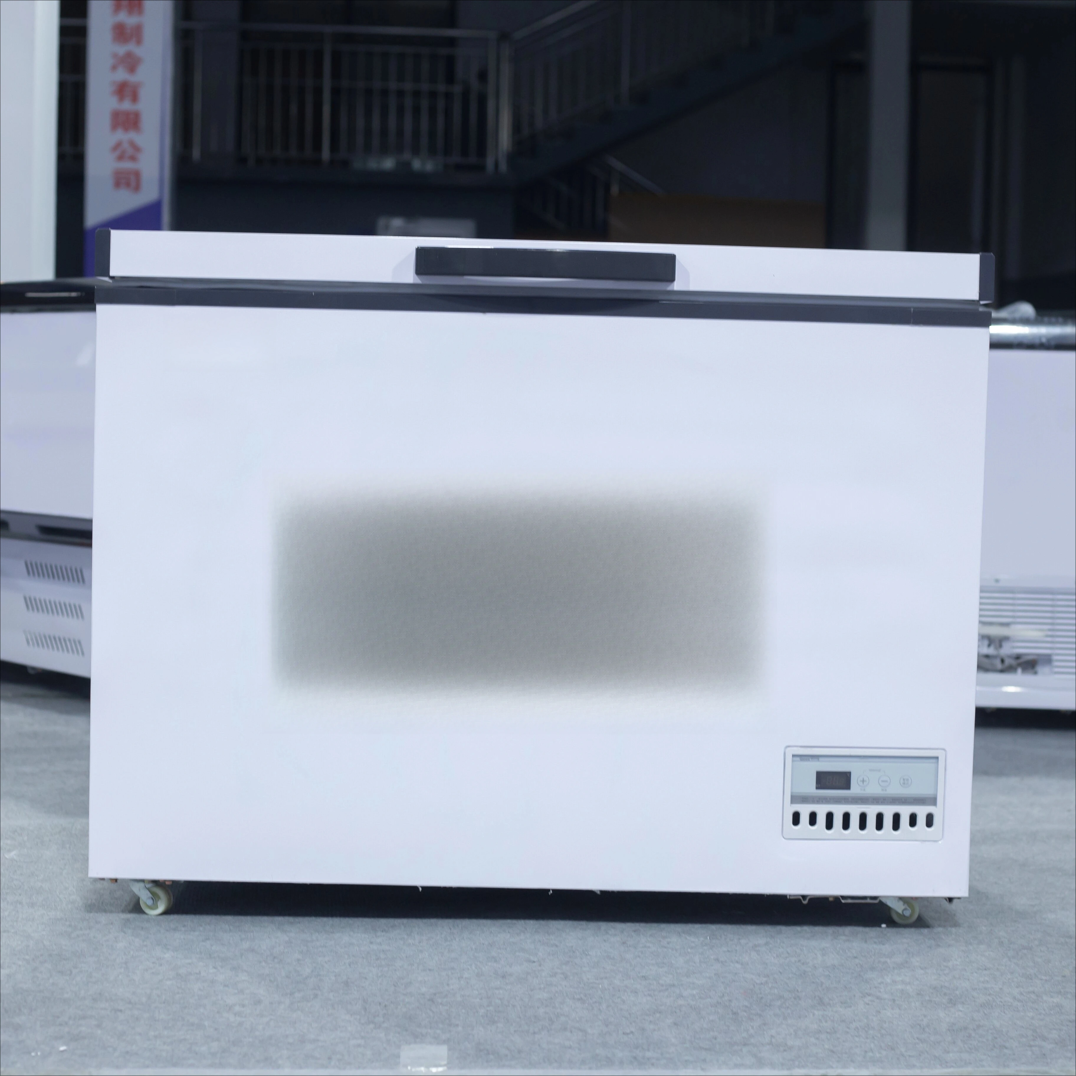 

Коммерческая морозильная камера с однодверной морозильной камерой корзины