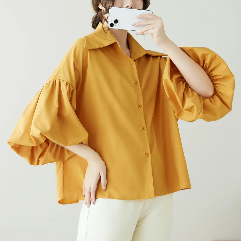 موضة فانوس كم قمصان بيضاء بدوره إلى أسفل طوق كم طويل فضفاض بلوزة كبيرة الحجم المرأة 2025 أزرار جديدة بلايز القمصان