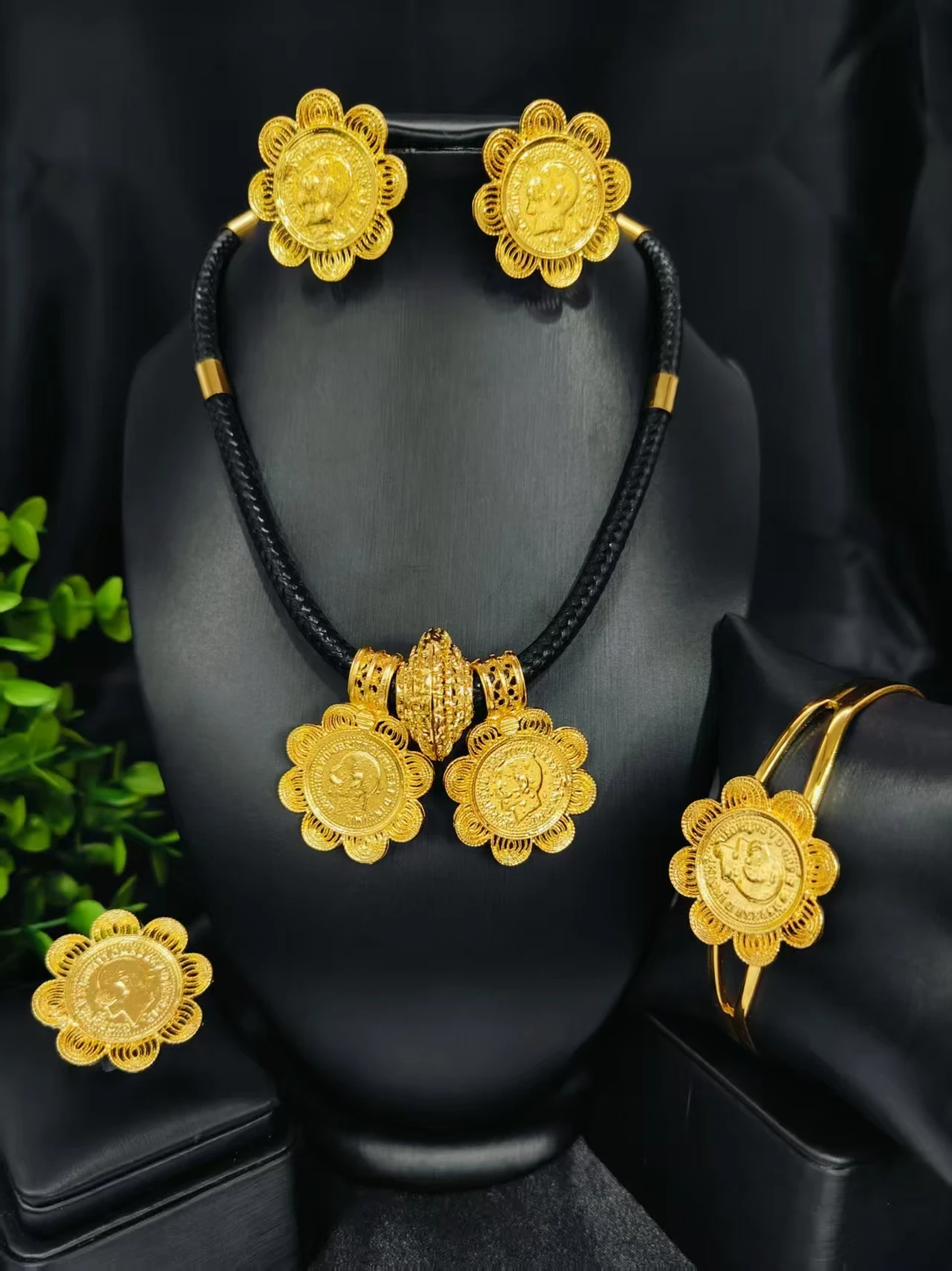 

Fashion Italian Gold Plated Ladies Dubai Jewelry Set Woman Necklace Ring Bracelet Earrings African Wedding Jewelry