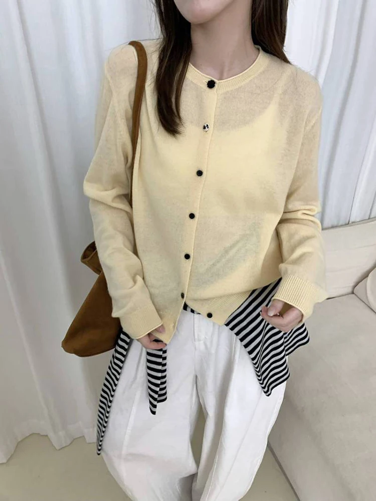 

Мягкий шерстяной кардиган с цветочными пуговицами, высокое качество, полностью из шерсти, удобен для повседневной носки и домашнего использования.