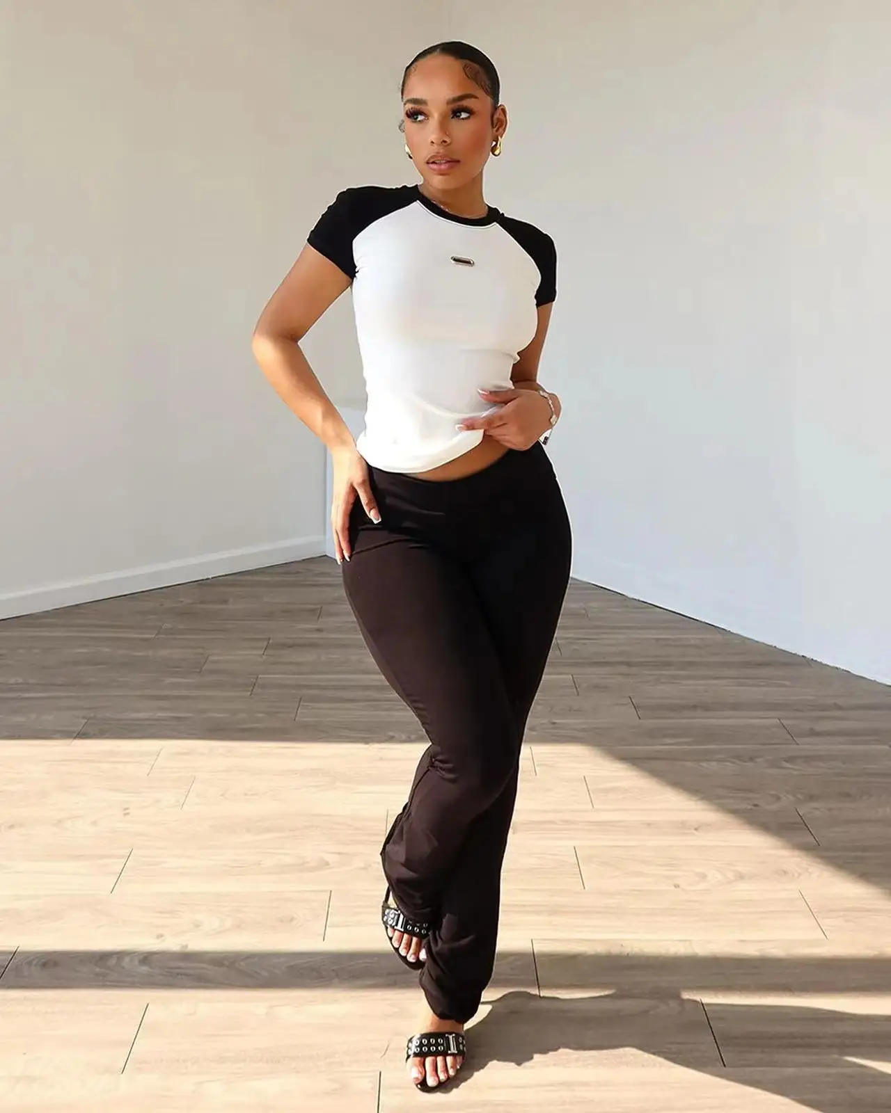 

Женский спортивный костюм, новинка весны и лета, одинаковые по цвету спортивные танцы, фитнес, йога, брюки с короткими рукавами, женский костюм, комплект из двух предметов