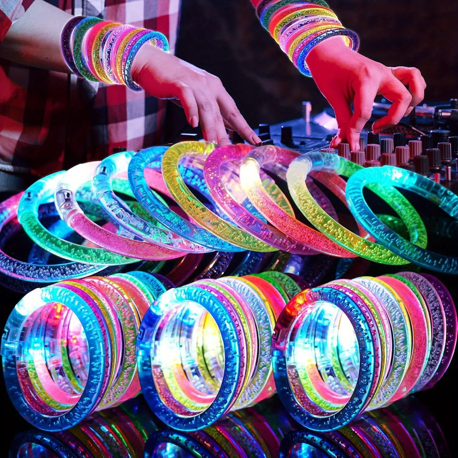 Paquete de Pulseras Luminosas para Fiestas – 39 a 78 Pulseras LED, 6 Colores Vibrantes, Modos de Luz Intermitente y Fija, Recargables y Fáciles de Usar, Ideales para Fiestas Rave, Cumpleaños, Carnavales, Conciertos y Eventos Grupales – Accesorios Luminosos Divertidos, Festivos y Compartibles