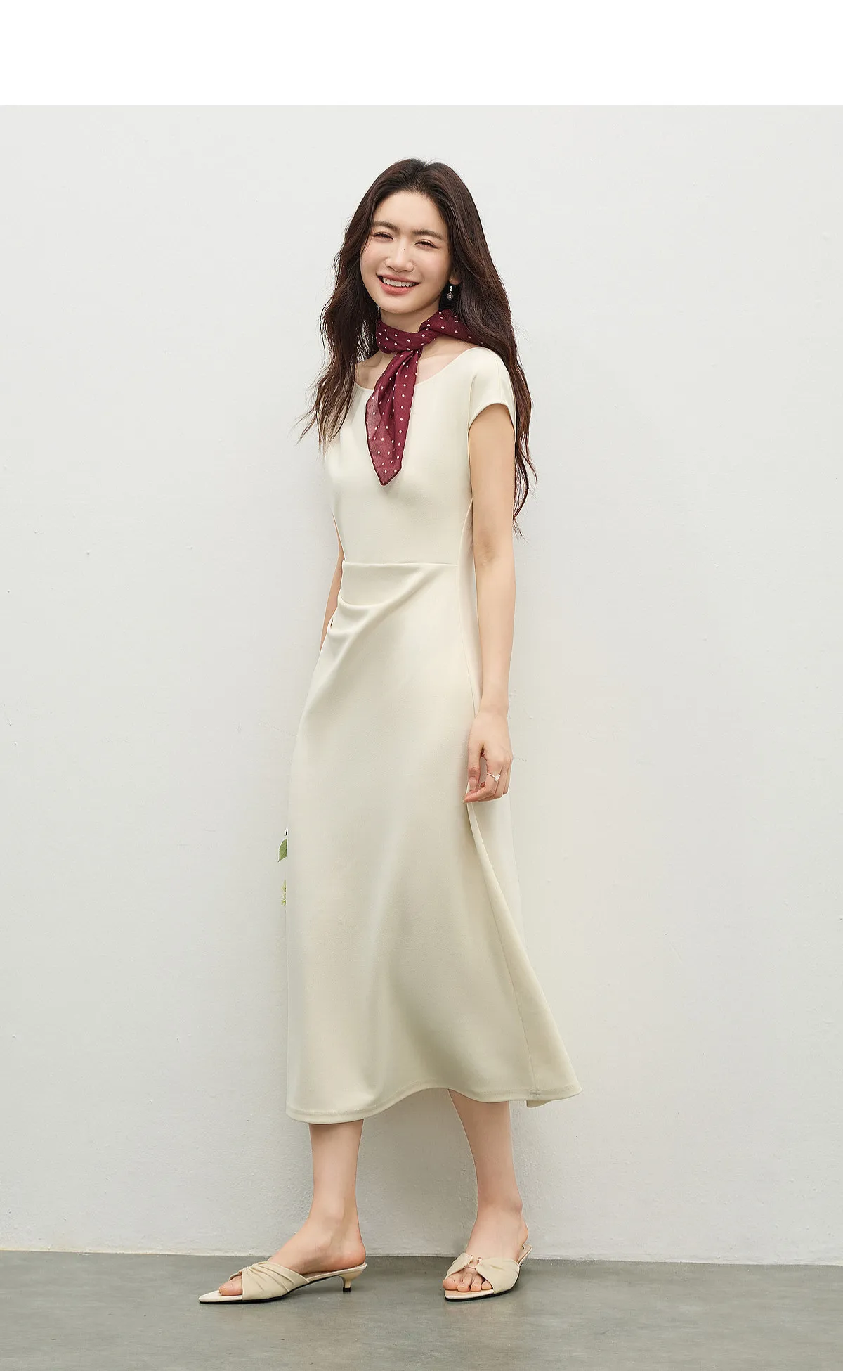 SENTUBILA Schwarzes Minimalistisches A-Linien-Kleid mit Kurzen Ärmeln für Damen 2026 Sommer Elegantes Boot-Ausschnitt Gerafftes Kleid mit Schmaler Taille 162LI5946 – Detail 9