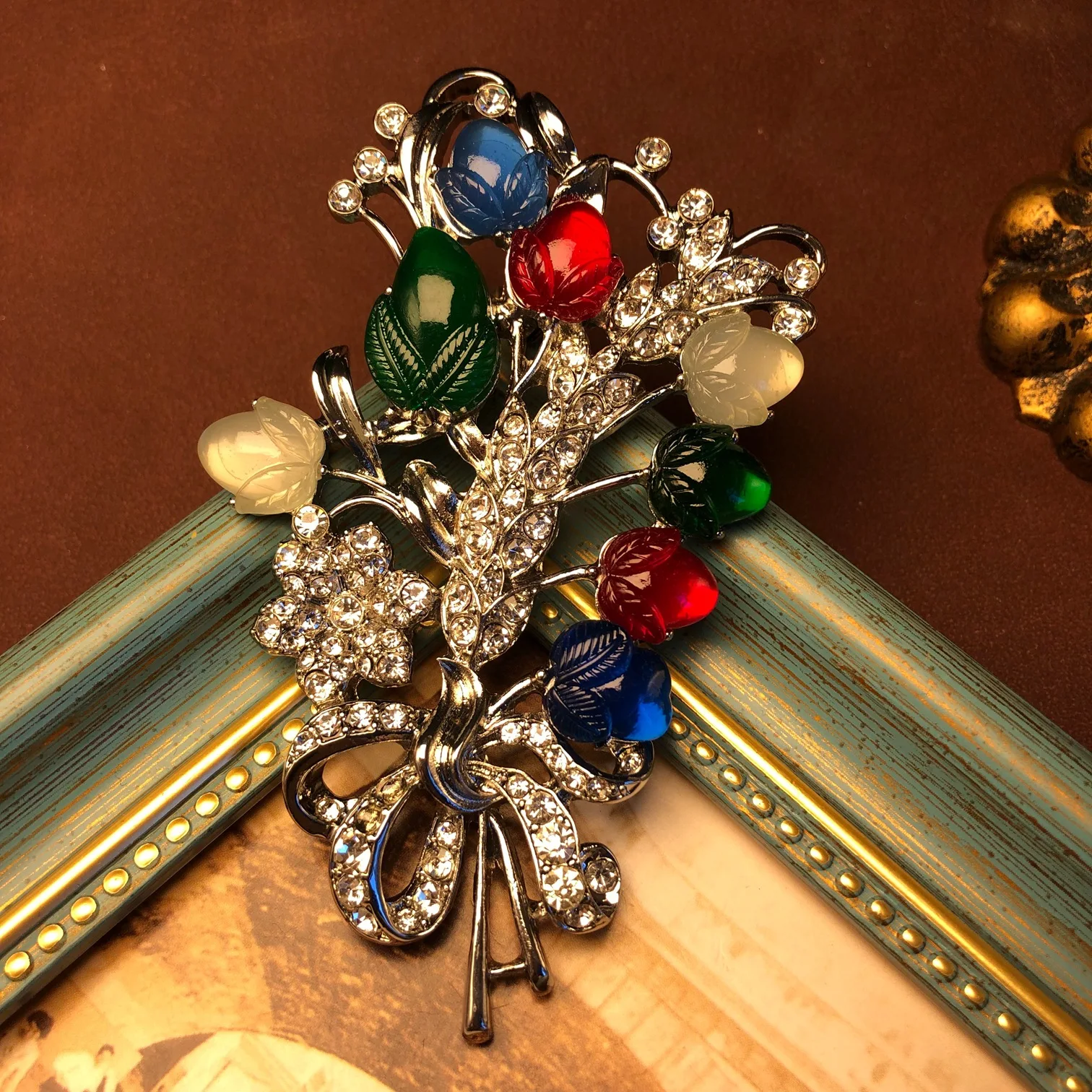 New Retro Creative High-end Diamond Flower Basket Brooch Fruit Tips Bag Exquisite Versatile Corsage Accessories