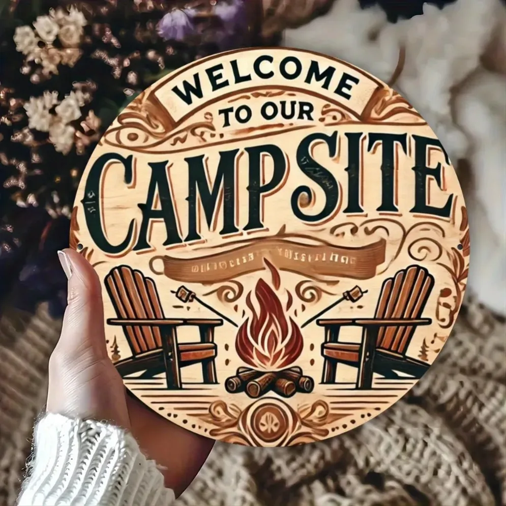 سيدة أنيقة في فن جدار معدني واقعي مستوحى من القمامة | الكنز المعالج لديكور المنزل Aficionados & Art Connoisseurs